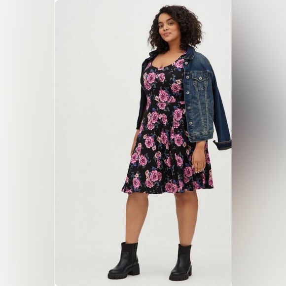 Torrid Women’s Mini Studio Luxe Floral Printed Ponte Knit Mini Dress Size 1X - Picture 8 of 13